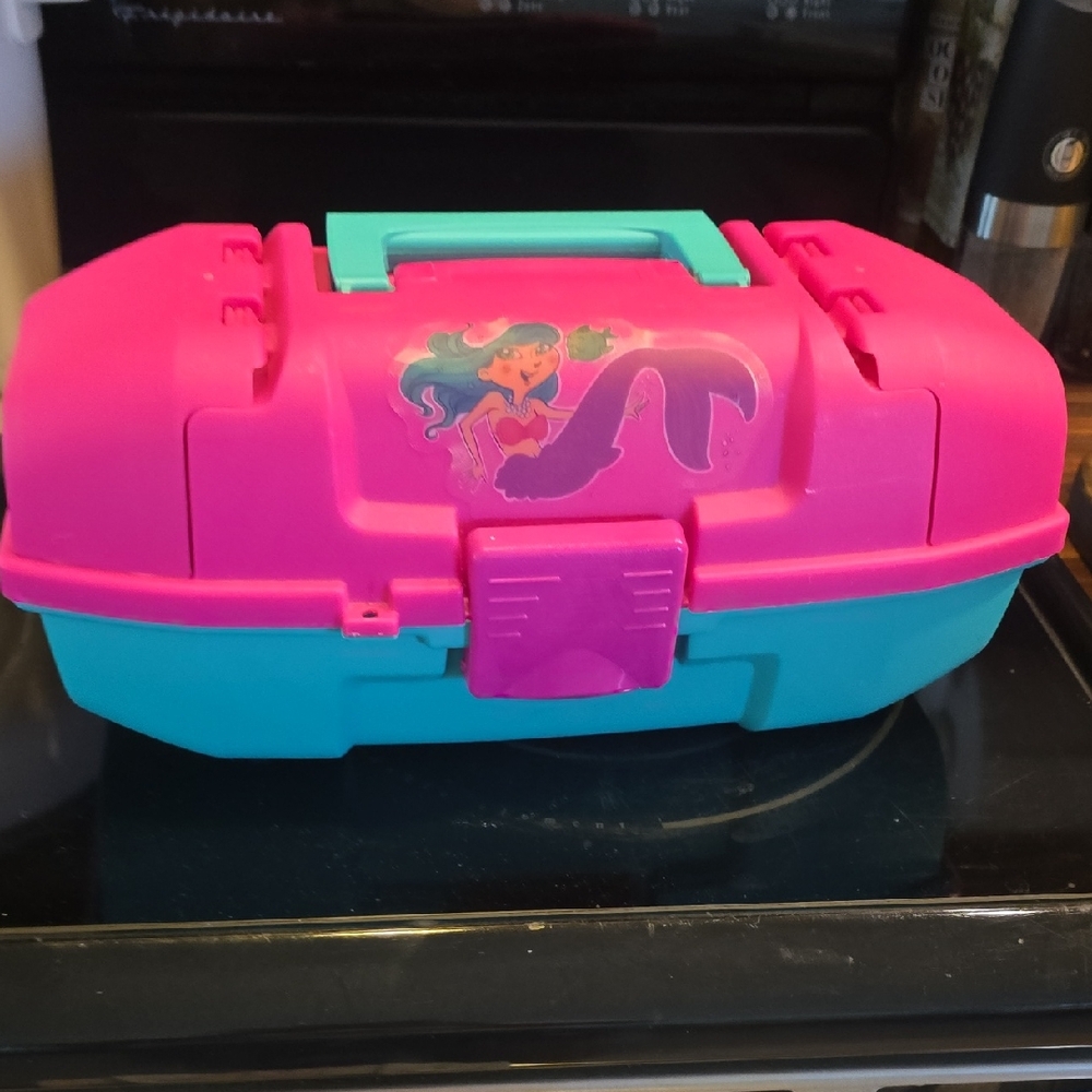 LIKE NEW Bass Pro Shop Kids Tackle Box